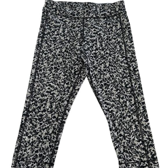Under Armour Leggings Womens Medium Black Camo Athletic HeatGear Compression - Picture 1 of 9